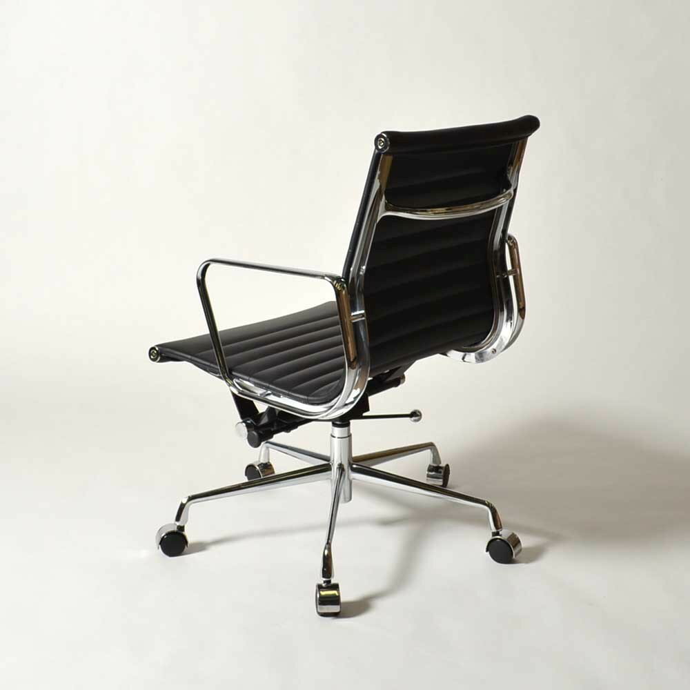 【楽天市場】イームズ オフィスチェア アルミナム ショートバック フラットパッド ブラック レザー 革：イームズチェア