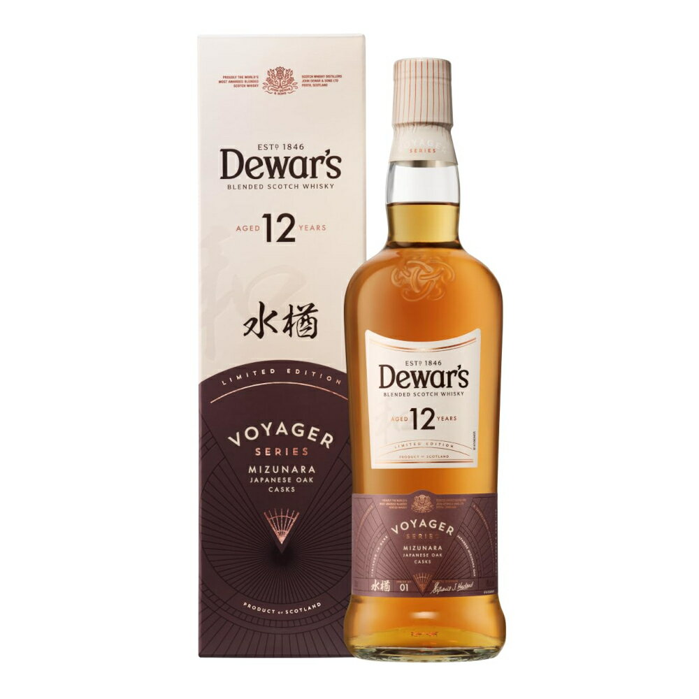 お酒 ギフト ウイスキー ブレンデッドウイスキー デュワーズ ( Dewar’s ) 12年 ミズナラ ( 水楢 ) 40° 700ml ≪ 正規品 箱入り ≫ 【 数量限定 】 マスターブレンダーのステファニー・マクラウド女史が日本市場向けに手掛けたデュワーズ12年の数量限定商品（日本限定発売）。 全ての原酒を日本産ミズナラ樽で後熟（フィニッシュ）。ほんのり甘くてフローラルな香りと白檀の繊細な香りに、クリーミーなバニラの風味が重なる、特別なウイスキーに仕立てることができました。味わいは白桃やアプリコット、ほのかなオレンジピールを感じるでしょう。 そして、やわらかいオークと温かいスパイスを感じさせる、まろやかで奥行きのある余韻に続きます。