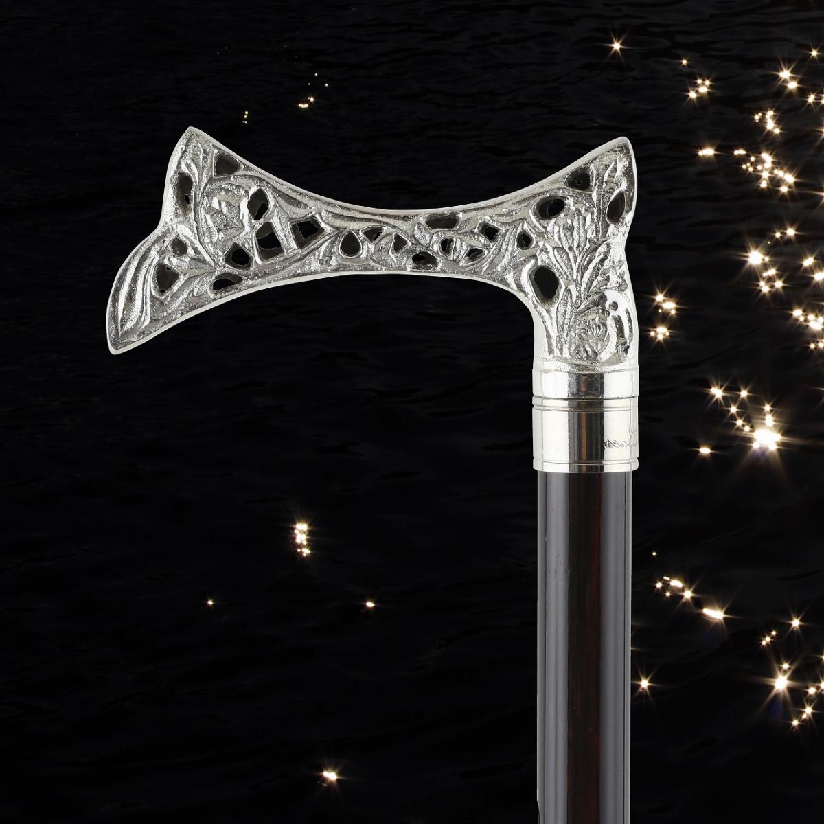 手元　真鍮／銀メッキ透彫（テフヌト）L型／カーボン（黒檀巻） ステッキ専門店チャップリン