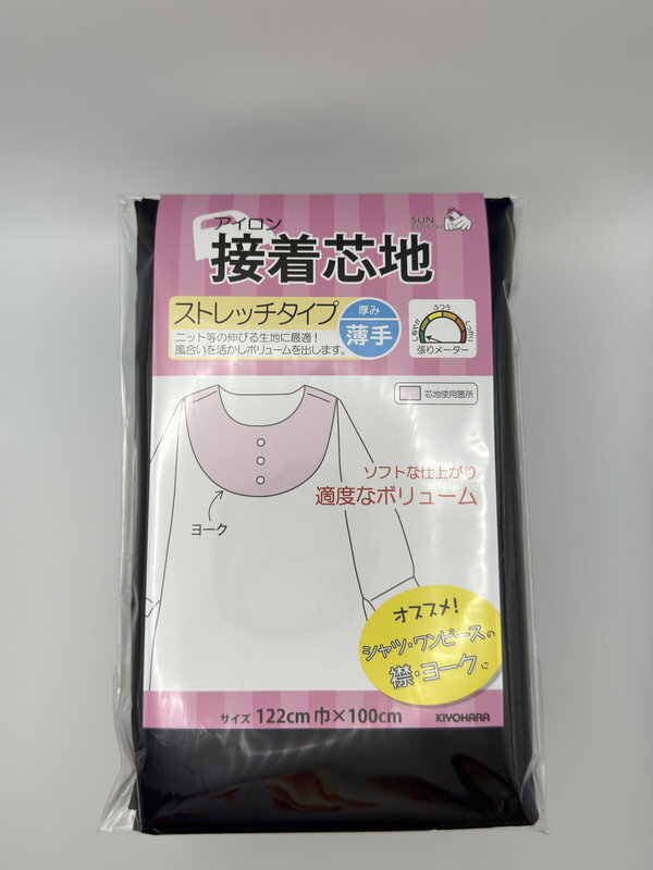 伸縮性のある生地に最適な、軽くて柔らかいストレッチタイプの接着芯地です。 ニットや天竺などの薄手や中肉素材に使用しても、表地の風合いや柔らかさを損なわず、自然な仕上がりに整えます。 縫製中の伸びや型崩れを防ぎつつ、布の動きにしっかり追従するため、 Tシャツ・カットソー・ニットワンピースなどの衣類制作に最適。 ポケット口・見返し・前立てなどの軽い補強にも使いやすい芯地です。 【素材/成分】 ・ポリエステル100％ 【規格内容量】 ・巾122cm×100cm 【注意事項】 ・使用前に必ず端布で試し貼りをしてください。 ・粗裁ちして接着してください。 ・スチームは使用しないでください。 ・防水やコーティング加工した生地には接着できません。 ・洗濯・ドライクリーニング可能ですが、事前に端切れを使ってお試しください。