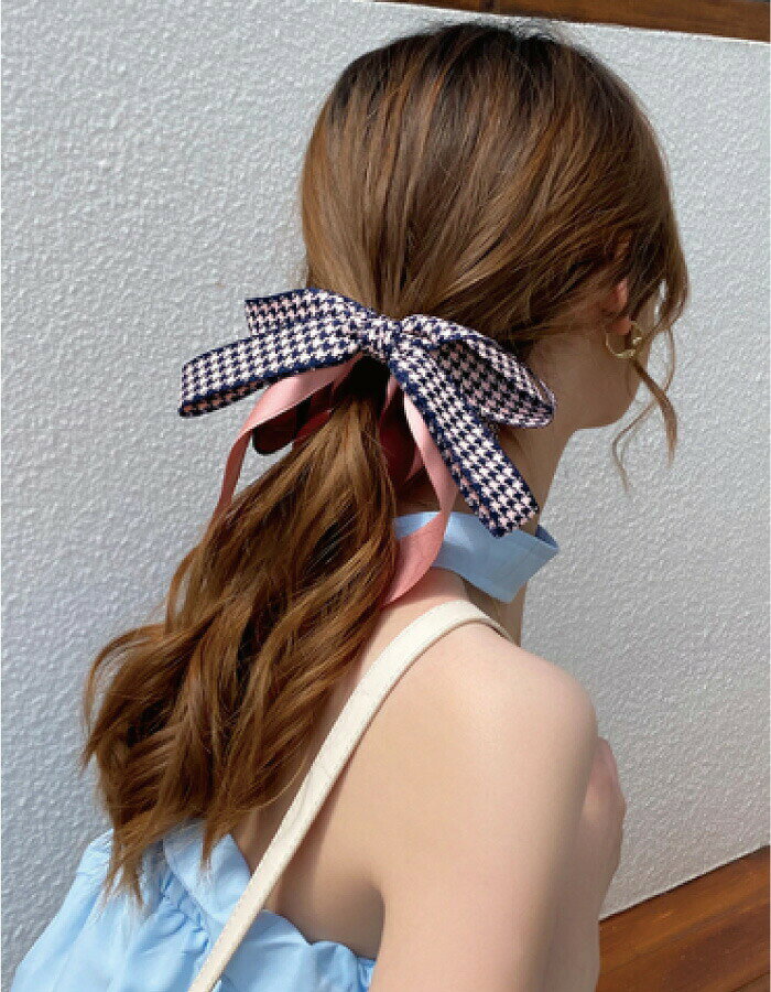 charisのバナナクリップ リボン 小さめ 小ぶり しっかり 千鳥柄 可愛い おしゃれ デート シンプル ヘアクリップ 秋 冬 ヘアアクセサリー｜アングル2