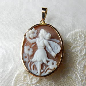K18シェルカメオ美しい妖精の「フリオ」作・ペンダントイタリア製カメオ(加工・日本)
