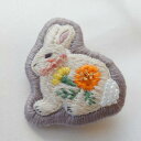 「月見草の森」手刺繍ブローチ花うさぎ・マリーゴールドメール便発送