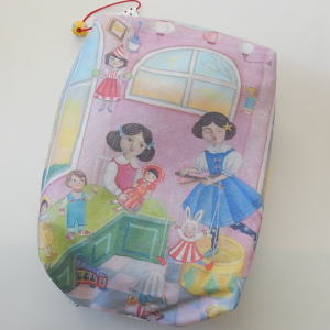 うつみえまさんの手作りポーチ「人形屋さん」ストーリー性のある作品ですメール便発送