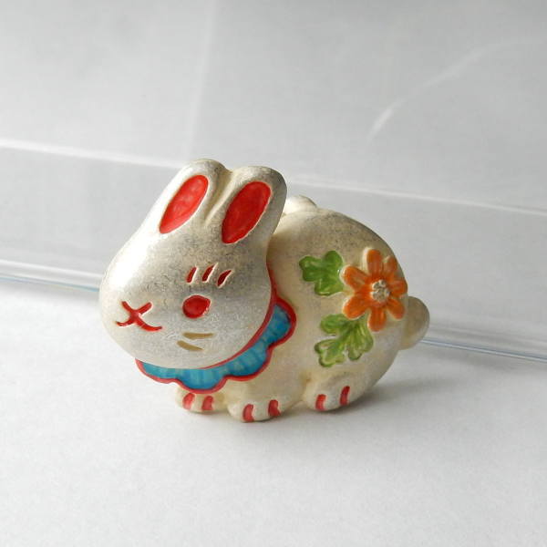 SUU【数】2023年干支うさぎの張り子帯留め独特の世界観を表現日本製アクセサリーメール便発送