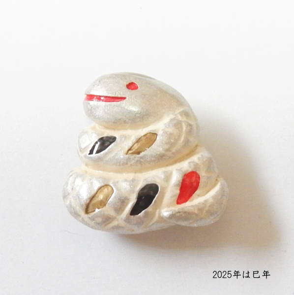 SUU【数】2025年干支巳の帯留め独特の世界観を表現日本製アクセサリーメール便発送