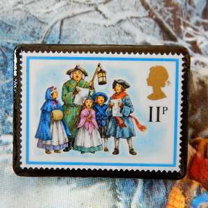 ●【クリスマス切手ブローチ】TANZAWAさんの手作りブローチイギリスプレゼントにもおススメ！メール便発..