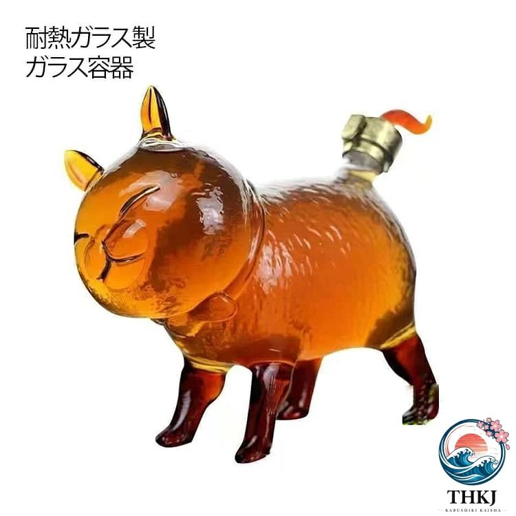 かわいい猫型ウイスキーデカンター。【750ml】【ユニークなデザイン】：クリエイティブな頭蓋骨のボトルボディ、大きくてユニークな形のデキャンター。【猫ウイスキーデキャンター】：耐久性のあるガラス素材で製造されたウィスキーボトルは豊かな香味を保持し、長期間の使用に耐える寿命を実現。【強い気密性】：ウイスキーデキャンターの透明度が高いので、ウイスキーそのものの色を表現できます。猫の形をしたボトルしっかりと密閉された柔らかいプラスチック製のボトルキャップは、ワインの漏れを防ぎ、ワインの味と鮮度を最大限に保つことができます。【幅広い用途】：クリエイティブウイスキーデキャンターは、ワイン、ウイスキー、ウォッカ、スコッチウイスキー、ブランデー、ラム酒、テキーラなどに最適です。落ち着くだけでなく、中心部のクラシックなデコレーションとしてもお使いいただけます。テーブル。【プレゼントにも最適】：ワイン好きにはたまらないプレゼントです。バレンタインデー、父の日、クリスマス、誕生日に、このユニークなデキャンターを家族、友人、恋人に贈りましょう。彼らはそれをとても気に入ると思います。 サイズ 猫型 サイズについての説明 容量約750ml 素材 ガラス 色 容量約750ml 備考 ●サイズ詳細等の測り方はスタッフ間で統一、徹底はしておりますが、実寸は商品によって若干の誤差(1cm〜3cm )がある場合がございますので、予めご了承ください。 ●製造ロットにより、細部形状の違いや、同色でも色味に多少の誤差が生じます。 ●パッケージは改良のため予告なく仕様を変更する場合があります。 ▼商品の色は、撮影時の光や、お客様のモニターの色具合などにより、実際の商品と異なる場合がございます。あらかじめ、ご了承ください。 ▼生地の特性上、やや匂いが強く感じられるものもございます。数日のご使用や陰干しなどで気になる匂いはほとんど感じられなくなります。 ▼同じ商品でも生産時期により形やサイズ、カラーに多少の誤差が生じる場合もございます。 ▼他店舗でも在庫を共有して販売をしている為、受注後欠品となる場合もございます。予め、ご了承お願い申し上げます。 ▼出荷前に全て検品を行っておりますが、万が一商品に不具合があった場合は、お問い合わせフォームまたはメールよりご連絡頂けます様お願い申し上げます。速やかに対応致しますのでご安心ください。