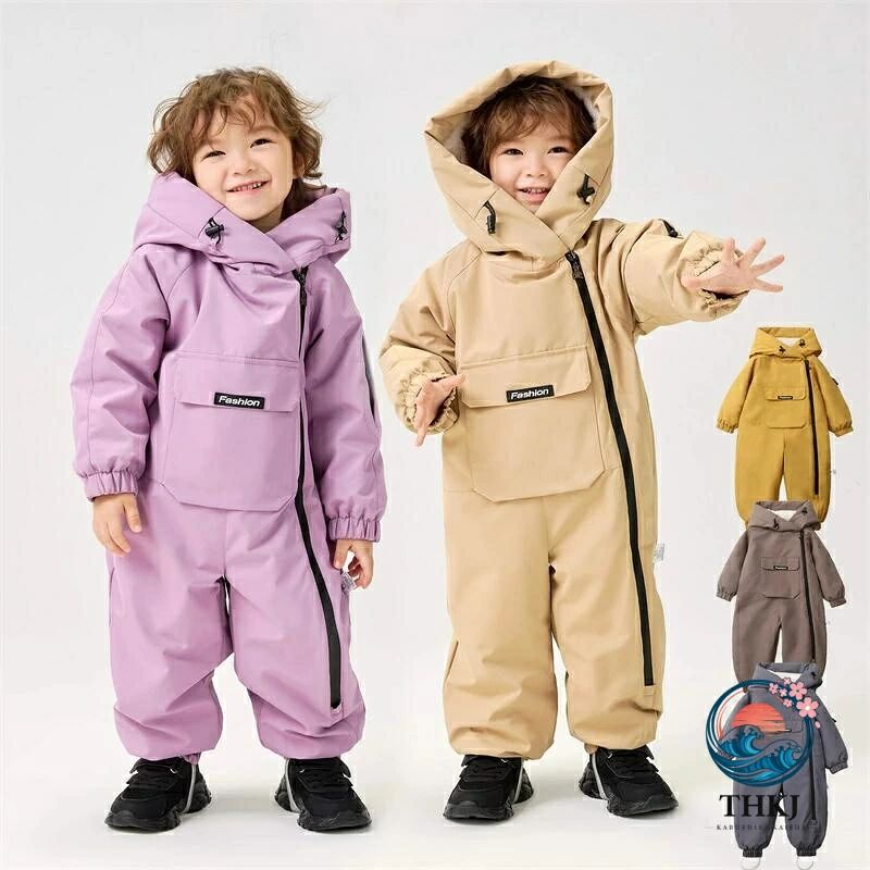 商品説明 商品内容 子供服 素材 ポリエステル 生産国 中国 カラー 写真参考 サイズ 90：着丈75CM バスト76CM 胴囲80CM 袖丈41.5CM 100：着丈83CM バスト80CM 胴囲84CM 袖丈44CM 110：着丈91CM バスト84CM 胴囲88CM 袖丈46.5CM 120：着丈99CM バスト88CM 胴囲92CM 袖丈49CM サイズはさまざまですが、サイズチャートで適切なサイズを選択できます。サイズはアジアサイズです。子供がぽっちゃりしている場合は、より大きなサイズを選択することをお勧めします、ありがとう 注意書き ※商品写真は、できる限り現品を再現するように画像処理などの補正を行っておりますが、ご利用のモニターや環境により差異が生じます。予めご了承ください。 ※生地の特性上、多少ニオイがある場合がございますが、日陰干しで数日干していただくか、あるいは数回ご使用していただく間に、 ニオイは気にならなくなります。 ※上記の数値は、実測によるものです。多少の誤差はご容赦ください。 ※仕様は予告なく変更される場合があります。（ご使用に差し支えない程度） その他 ・お客様が通常と同じお買い物ステップで安心して海外の商品を購入できるよう、楽天市場から指定を受けた委託先である（株）コマースロボティクスが、当店の店舗運営業務を行います。 ・当店でご購入された商品は、原則として、「個人輸入」としての取り扱いになり、中国の浙江省からお客様のもとへ直送されます。 ・個人輸入される商品は、すべてご注文者自身の「個人使用・個人消費」が前提となりますので、ご注文された商品を第三者へ譲渡・転売することは法律で禁止されております。 ・ご注文後、5営業日以内に配送手続きをいたします。配送作業完了後、5〜9日程度でのお届けとなります。（詳しい納期情報が商品ページにてご確認ください） ・通関時に関税・課税される可能性がありますが、当ストアの負担となりますので、ご安心ください。 メーカー希望小売価格はメーカーカタログに基づいて掲載しています
