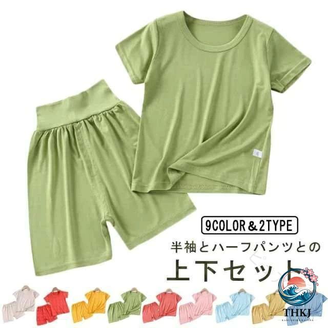 半袖とハーフパンツとの上下セット。ほどよい伸縮性があるので着心地の良いTシャツパジャマです。肌触りの良い柔らかな風合いが特徴です。パジャマとしてはもちろん、部屋着として着用しても可愛い！伸縮性が抜群で動きやすいので、日中のおうち時間も、夜のおやすみ中もパジャマとしてノンストレスで快適に過ごせます。 サイズ80 90 100 110 120 130 140サイズについての説明【80】おすすめ身長66-73 着丈33 身幅23 パンツ丈26(腹巻付)/22(腹巻なし) 【90】おすすめ身長73-80 着丈35 身幅25 パンツ丈28(腹巻付)/24(腹巻なし) 【100】おすすめ身長80-90 着丈37 身幅27 パンツ丈30(腹巻付)/26(腹巻なし) 【110】おすすめ身長90-100 着丈39 身幅30 パンツ丈33(腹巻付)/29(腹巻なし) 【120】おすすめ身長100-110 着丈41 身幅32 パンツ丈35(腹巻付)/31(腹巻なし) 【130】おすすめ身長110-120 着丈43 身幅34 パンツ丈37(腹巻付)/33(腹巻なし) 【140】おすすめ身長120-130 着丈46 身幅37 パンツ丈40(腹巻付)/36(腹巻なし) ※上記サイズは平置き実寸になります。サイズ表の実寸法は商品によって1-3cm程度の誤差がある場合がございます。素材レーヨン、スパンテックス色グリーン((腹巻なし) オレンジ((腹巻なし) ピンク((腹巻なし) ブルー((腹巻なし) イエロー((腹巻なし) ライトブルー((腹巻なし) ベージュ((腹巻なし) レッド((腹巻なし) イエロー2((腹巻なし) グリーン(腹巻付) オレンジ(腹巻付) ピンク(腹巻付) ブルー(腹巻付) イエロー(腹巻付) ライトブルー(腹巻付) ベージュ(腹巻付) レッド(腹巻付) イエロー2(腹巻付)備考 ●サイズ詳細等の測り方はスタッフ間で統一、徹底はしておりますが、実寸は商品によって若干の誤差(1cm〜3cm )がある場合がございますので、予めご了承ください。 ●商品の色は、撮影時の光や、お客様のモニターの色具合などにより、実際の商品と異なる場合がございます。あらかじめ、ご了承ください。●製品によっては、生地の特性上、洗濯時に縮む場合がございますので洗濯時はご注意下さいませ。▼色味の強い製品によっては他の衣類などに色移りする場合もございますので、速やかに（脱水、乾燥等）するようにお願いいたします。 ▼生地によっては摩擦や汗、雨などで濡れた時は、他の製品に移染する恐れがございますので、着用の際はご注意下さい。▼生地の特性上、やや匂いが強く感じられるものもございます。数日のご使用や陰干しなどで気になる匂いはほとんど感じられなくなります。 【原産国／製造国: 中国】 .キッズパジャマ 男の子 女の子 ベビー 夏 半袖 腹巻き 寝巻 ルームウェア 上下セット 柔らかい 軽量 薄手 快適 Tシャツ 可愛い 子供服 こども服 肌着 子供用 夏用パジャマ ベビー用パジャマ 子供寝巻き 部屋着 寝間着 幼児服 キッズルームウェア おすすめ 人気 ランキング セール かわいい 夏服 快適素材 子ども服 快適夏パジャマ 子どもパジャマセット 夏用上下セット。 指定された配送時間は承っておりません。【ピュアプラス】