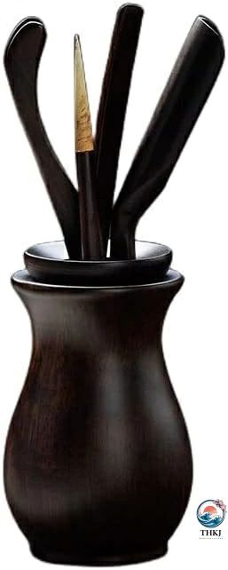 　　　 -------商品詳細------- 中国茶を淹れる際に使用する茶道具6点セットです。【商品内容】茶則、茶挟、茶匙、茶針、右上の丸い漏斗に加え、これらを入れておく茶筒で6点のセットとなります。 中国茶を淹れるときにはぜひお使いいただきたいのが六君子と呼ばれるこちらの茶道具です。 もちろん六君子がなくてもお茶は淹れられますが、六君子を使えばなんといっても所作が美しくなりますし、茶壺や茶盤と一緒においておけばぐっと本格的な雰囲気になります。 茶道具セット，竹から作られて、耐久性、優雅さ、そして使用に快適です，軽くて使いやすいのが特徴です。アンティーク調の陶器の茶筒は花瓶としても使えます。 中国茶を淹れるときにはぜひお使いいただきたいのが六君子と呼ばれるこちらの茶道具です。もちろん六君子がなくてもお茶は淹れられますが、六君子を使えばなんといっても所作が美しくなりますし、茶壺や茶盤と一緒においておけばぐっと本格的な雰囲気になります。家族、友人、または恋人にも最適なギフト！来客用のおもてなしの茶器としても活躍します。 基本中の基本の竹茶則セットです。手を抜かずそれでいてそれ以上は飾らない。しっかりとした出来の商品です。お手頃なのでオススメです。手工芸品のため写真とはやや異なる場合があります。木目など個体差があります。説明 茶道道具 お点前セット 六君子茶道具 収納付き 茶則 茶匙 茶針 茶漏 茶挟 茶筒 中国茶道 日本茶道 茶器セット 実用的 6点セット (A)