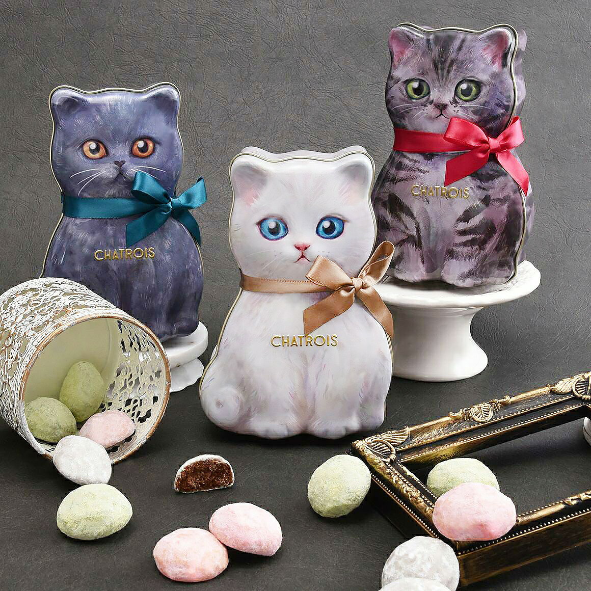 シャトロワ 猫モチーフの洋菓子店のお中元 夏ギフト サマーギフト 猫好き お菓子缶 猫 Otete～ブールドネージュ～ お菓子 缶 猫お菓子 可愛いお菓子 おしゃれ スイーツ お取り寄せ 缶好き 焼き菓子 洋菓子 プレゼント 誕生日プレゼント スイーツ プチギフト かわいい缶 贈り物 手土産 通販 シャトロワ｜アングル2