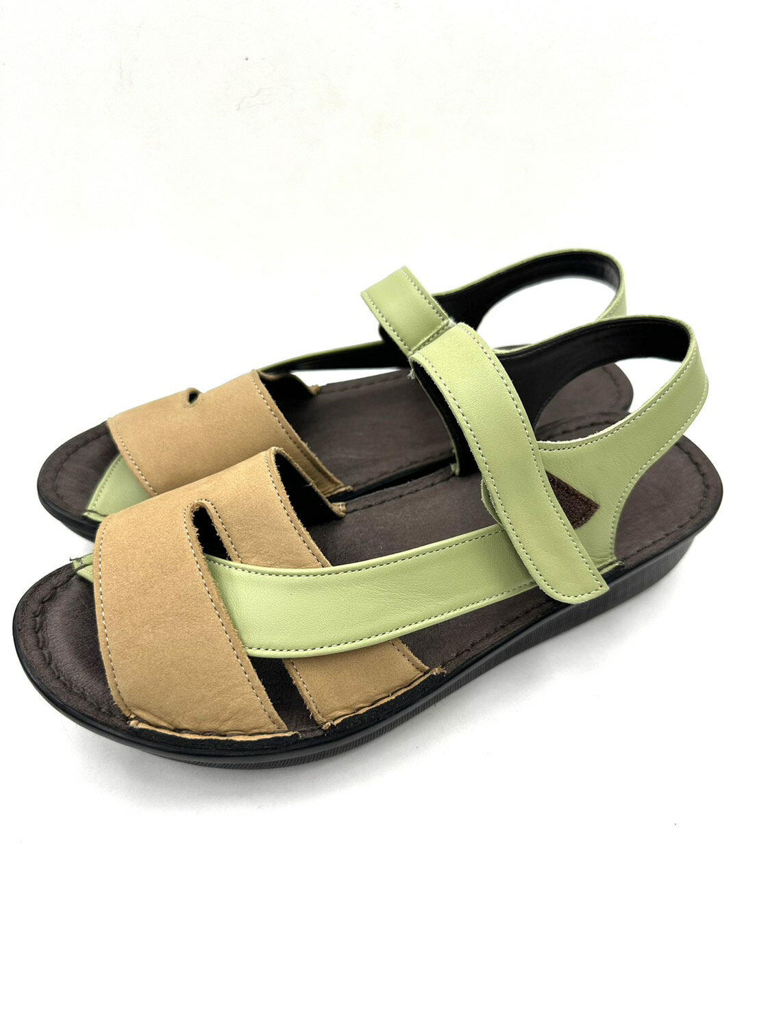 大人気Put's2024年製造 Mサイズ限定 大特価 88896 お得 手縫い 快適コンフォート ウォーキングサンダル 外反母趾 お洒落 履きやすい 歩きやすい クッション性 低反発 レザー 日本製 レディース 3E 牛革 キャメルグリーンらくちん お洒落