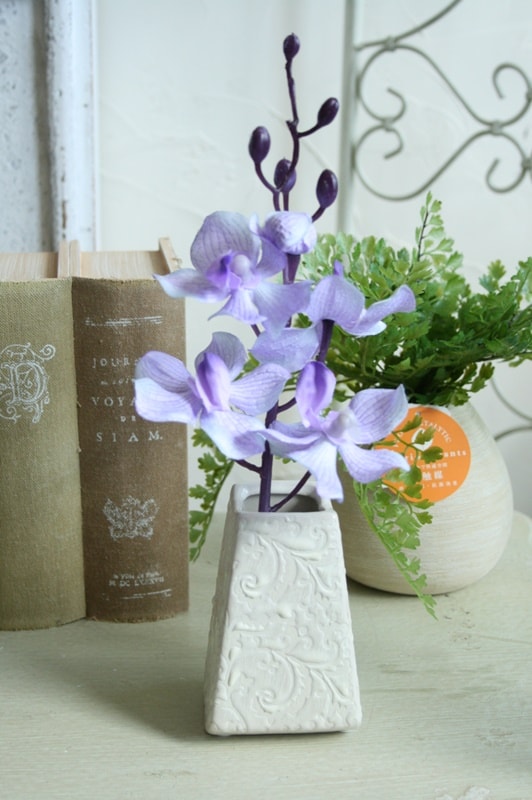 花瓶（1000円程度） 花瓶 おしゃれ 一輪挿し アンティーク風 雑貨 陶器 花瓶 和柄ベース ホワイト 巾6×奥行5.5×高さ9.5cm