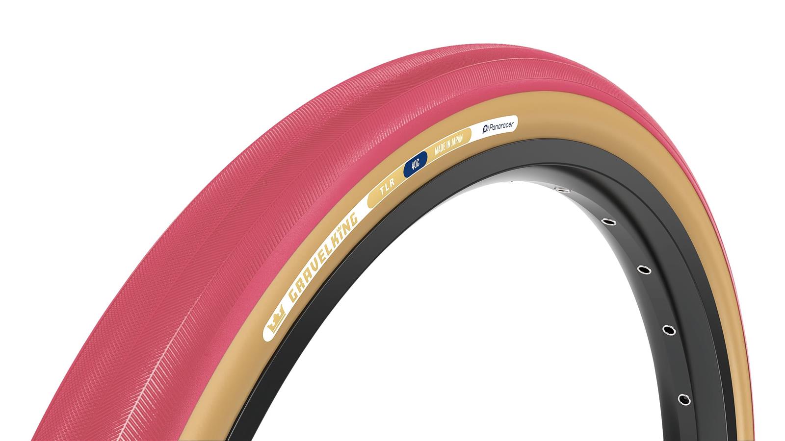 スタイル：スリック◆商品名：パナレーサー(Panaracer) グラベルキング 700×40C チューブレスレディ クランベリー/茶 F740-GK-CR-D22025年のグラベルキング-限定カラーエディションはハニーバターとクランベリー！フレッシュ＆パワフルな装いで、新たな季節、新たなライドを彩りましょう！サイズ：700×40C (40-622)　重量：430g【バランスの良いTuffTex構造】しなやかさと耐パンク性を両立する構造を採用。舗装路の走りの軽さ、グラベルでの安心感のどちらも重視する方にオススメ！【軽い走りのトレッドパターン】ヤスリのようなトレッドパターンで、舗装路からちょっとしたグラベルの寄り道に最適。耐久性を生かしてツーリングや通勤通学用途にも。2025年のグラベルキング-リミテッドカラーエディションは、スリックパターンは700×40C、そのほかのパターンは700×40C/45Cの展開です。他サイズの国内展開はございませんのでご了承ください。2025年のグラベルキング-限定カラーエディションはハニーバターとクランベリー！フレッシュ＆パワフルな装いで、新たな季節、新たなライドを彩りましょう！