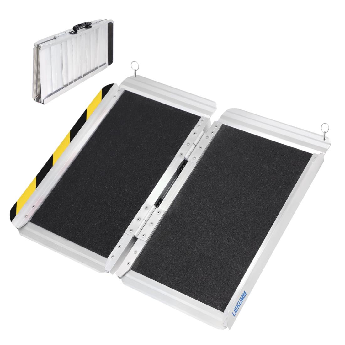 LIEKUMM 車椅子 スロープ 長さ61*幅75.5cm 段差スロープ 軽量アルミ製 耐荷重300 折りたたみ 滑り止め ハンドル付き 敷居 階段 玄関 室外 台車 電動車椅子 自転車 手押し車 介護用