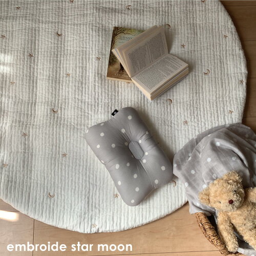 刺繍デザインは、月・星の刺繍が施された「Embroide Starmoon」と、ボタニカル刺繍の「Embroide Olive」の２パターンから選択可能。

どちらも、男女を問わないとってもキュートな柄。出産祝いギフトにしても喜ばれそうです。