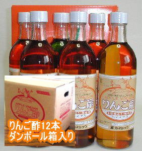 申し訳ございません。 沖縄県への配送は別途送料が1100円かかります！ 何卒よろしくお願いいたします。 ギフト対応 化粧小箱入り ■ご注意■ ・この商品は他商品のとの同梱はできません。 同時にご注文の商品は、別梱包となりますので別途送料がります。（送料無料商品等は除きます） ・また、宅配会社は変更させて頂く場合がございます。ご了承ください。 りんご酢＋はちみつ 疲れたときに威力を発揮します。 水、炭酸、焼酎、ウィスキー、牛乳などをお好みにミックスして へルーシードリンクの出来上がり。 【はちみつ入りりんご酢】の美味しい飲み方 ------- ●バーモントドリンク 　　冷水で6〜8倍に薄めてお飲みください。 　　とくに暑いときはと〜ってもさわやかです。 ------- ●ミルクバーモント 　　冷たい牛乳で8〜10倍に薄めてかき混ぜるだけ！ 　　ヨーグルト風味のミルクバーモントの出来上がり 　　りんご酢がカルシウムの吸収を助けます。 　　 　　※無脂肪、低脂肪牛乳を使うとサラッとした飲み口になります。　 ------- ●お酒で 　　ウイスキーor焼酎2：りんご酢1：炭酸水or水で 　　美味しい食前酒の出来上がり。 ------- ●デザート 　　バーモントドリンクやミルクバーモントを製氷器で凍らせて 　　すっきりシャーベット。 　　市販のゼラチンでりんごゼリー。 　　いろいろなバリーエーションをお楽しみください。 ●もちろんお料理にも 　　・醤油で「三杯酢」 　　・味噌で「酢味噌」 　　・寿司飯用 　　・麺つゆとりんご酢で「りんごポン酢」 いろんな使い方が発見できます。 原材料名：りんご酢、はちみつ 内容量：500ml 賞味期限：製造から2年 製造者：カネショウ株式会社 お客様の声：コメントより ----------------------------------------------- デパートの「うまいもの市」でこの酢を買って以来 ファンになり、全部のんでしまって、どこで売って るのか困ってたところでした。見つかってよかった。店長のオススメ、青森津軽でとれた新鮮なりんごを 原料にした 「青森のはちみつ入りりんご酢」をご紹介します！ 疲れたときには絶対おすすめ！しかも、と〜っても飲みやすくて 美味しいのです。 りんご酢で“酢ッキリ” 先日、TVでやってました。熱中症の予防に 「りんご酢＋ハチミツ＋水」の飲み物がいい そうです。 “はちみつ入りりんご酢”なら超簡単です。 熱中症の予防にもお役立て下さい。 ところてん、もずく酢などの酢の物にも便利！ お酢で食欲アップ！ 夏はやっぱり酢が美味しいです。 ↓↓↓　　　↓↓↓　　　↓↓↓　　　↓↓↓ お客様の声：レビューより：カネショウりんご酢 ----------------------------------------------------------- 飲むはちみつのイメージが180度変わります。毎日飲んでも（水や牛乳で割って）本当に ジュースみたいで、抵抗なく飲めます ----------------------------------------------------------- 物産展で試飲させていただいてからとてもお気に入りになり、近くで物産展があるたびに、 買ってます。牛乳で割るのがとても好きです。 ----------------------------------------------------------- 以前、うちの母が頂き物でもらったりんご酢。とても方だの調子がよいと言う事で、 こちらのショップで発見し、早速購入。私も1本いただいて飲んだところ、とても飲みやすい！ お酢は体にイイし、なんといっても焼酎割もオイシイ！この飲み方は超お勧め！ ----------------------------------------------------------- ■「はちみつ入りりんご酢12本入り：カネショウ」によせられたお客様のレビュー： シェフ桑原の商品は1年を通して季節の挨拶、イベント、シーンなどの 贈物・ギフトとしてお使いいただけます。メッセージカードもお付けできます。 ●御祝い・内祝い・お返し 出産祝い 出産内祝い 結婚祝い 結婚内祝い 新築内祝い 快気祝い 入学祝い 入学内祝い 結納返し 成人祝い 卒業祝い 結婚祝い 出産祝い 誕生祝い 初節句祝い 就職祝い 新築祝い 開店祝い 退職祝い 還暦祝い 古希祝い 喜寿祝い 米寿祝い お礼 御礼 お祝い返し お祝い 香典返し 引き出物 引出物 法事 法要 ●あいさつなどその他の用途・ギフト プレゼント お土産 帰省 手土産 お見舞 ご挨拶 引越しの挨拶 誕生日 バースデー お取り寄せ 開店祝い 開業祝い 記念品 お茶請け 菓子折り 贈答品 挨拶回り 定年退職 転勤 来客 ご来場プレゼント ご成約記念 表彰 粗品 コンペ景品 ホームパーティー 家飲み ●季節のギフト 各種イベント ・1月 お年賀 御年始 正月 成人の日 新年会 仕事初め ・2月 節分 旧正月 バレンタインデー ・3月 ひな祭り ホワイトデー 春分の日 卒業 卒園 送迎会 春休み ・4月 イースター 入学 就職 入社 新生活 新年度 歓迎会 お花見 春の行楽 ・5月 ゴールデンウィーク こどもの日 母の日 mother day アウトドア 運動会 ・6月 父の日 バーベキュー お祭り イベント ・7月 七夕 お中元 暑中見舞 ・8月 七夕 祭り 夏休み 残暑見舞い お盆 帰省 ・9月 敬老の日 シルバーウィーク 遠足 ・10月 孫の日 秋の運動会 学園祭 文化祭 ハロウィン 紅葉狩り ・11月 七五三 勤労感謝の日 ・12月 お歳暮 クリスマス 冬休み 寒中見舞い 大晦日 年越し おせち