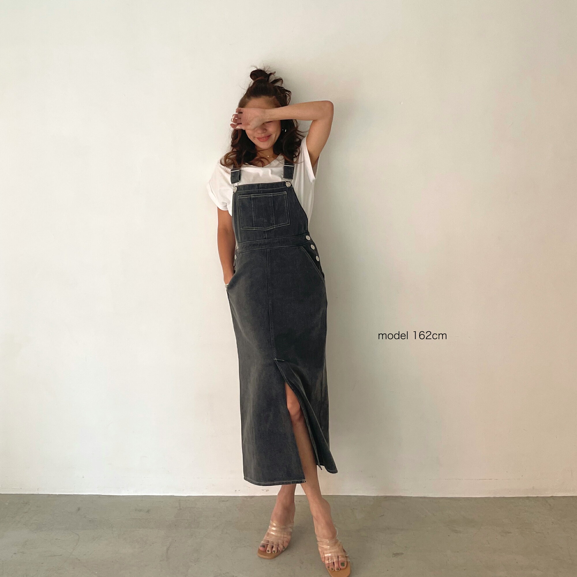 (再入荷)デニムサロペット ジャンパースカート　ブラック　ブリーチ　オールインワン　　カジュアル　レディース　ママファッション　CHERI/デニムサロペットスカート