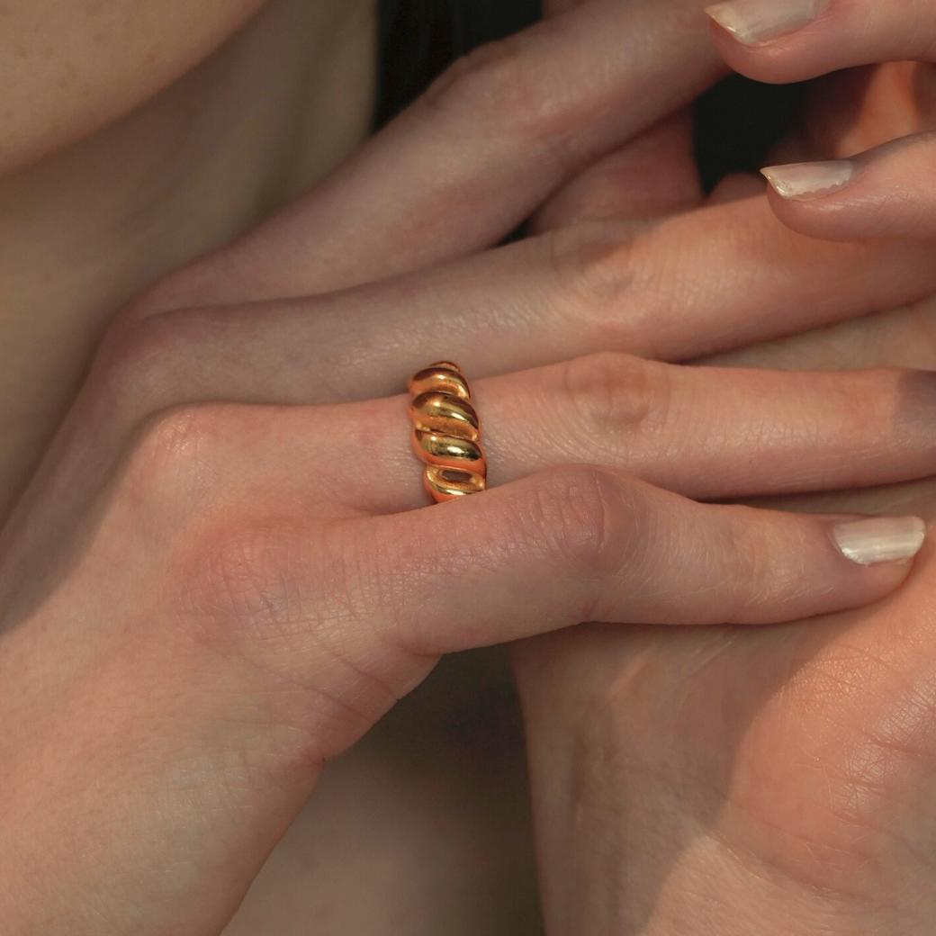 【 アフターSALE 】3780円→2480円 アクセサリー ジュエリー リング つけっぱなし 金アレ シンプル ゴールド トレンド サージカルステンレス 上品 人気 指輪 誕生日 結婚式 エレガント きれい ギフト プレゼント