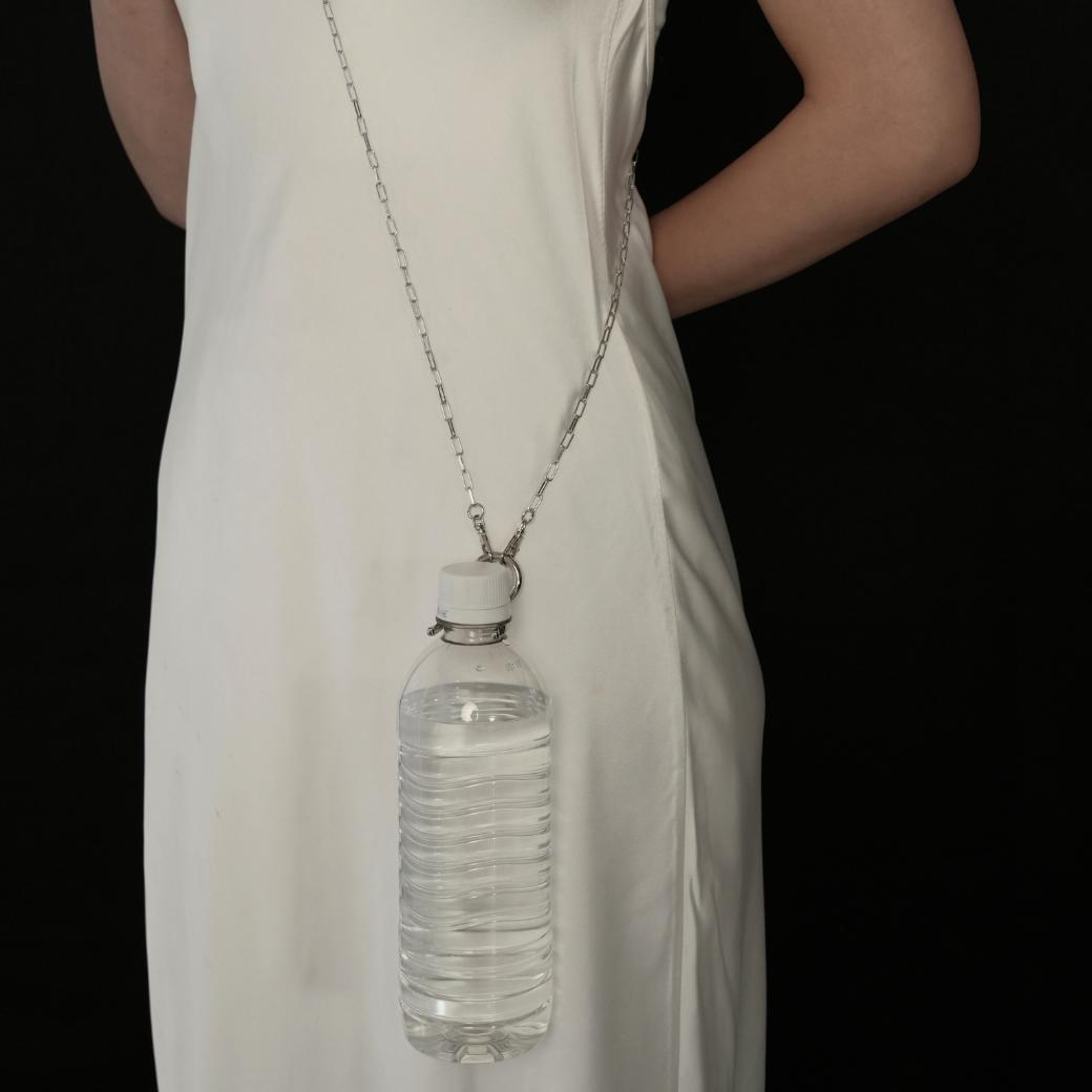 【 ランキング1位受賞 】 【 30%OFF 】3480円→2430円 ペットボトルショルダー ストラップ アクセサリー おしゃれ シンプル チェーン シルバー 上品 人気 トレンド 便利 通勤 華奢 お出かけ アウトドア フェス
