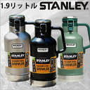 アウトドア用品 は こちら！ ガーデン用品は こちら！ 日用品・生活雑貨 は こちら！ STANLEY GROWLER 真空ボトル &nbsp;商品名 ステンレス製携帯用魔法瓶　1.89L &nbsp;保温効力 54度以上（24時間） 81度以上（6時間） &nbsp;材料 胴部：ステンレス鋼 ふた　ステンレス鋼、発砲スチレン、ポリプロピレン、 口金　ポリアセタール、ステンレス鋼 中栓　ステンレス鋼、ポリプロピレン &nbsp;容量 1.89L &nbsp;使用上の注意 中栓及び蓋は確実に閉めて使用してください。熱いものを入れて使用する場合には、横転させても中身が流れないようにご注意ください。飲み物は中栓下端より少な目に入れてください。子供のいたずらにご注意ください。丸洗いは避けてください。 &nbsp;カテゴリ カテゴリトップ&nbsp;&gt;&nbsp;アウトドア・屋外・ガーデニング&nbsp;&gt; キャンプ用品&nbsp;&gt; その他のキャンプ用品 COMMENT ■1913年、アメリカ マサチューセッツ州グレートバリントン村で、ウィリアム・スタンレーは、ボディ全体が鋼鉄で出来た、とても丈夫で、耐久性の強いバキュームボトルを発明しました。 温度を保持するバキュームと、頑強な鋼鉄を組み合わせた革命的なテクノロジーは、「温かい飲み物を持ち歩く」という可能性を躍進的に広げ、スタンレーは、バキュームボトル業界のパイオニアとなった有名メーカーです。 【STANLEY　グロウラー　ステンレスボトル1.89L】 保温性が高く持ち運びにとても便利なスタンレーの真空断熱ステンレスボトル1.89Lです。 凹凸の少ないシンプルなデザインで取っ手もついており、持ち運びに便利！！ 広口のボトルなので夏場大きな氷がすんなり入れられ、飲み物のこぼさずさっと入れられとても便利です♪。