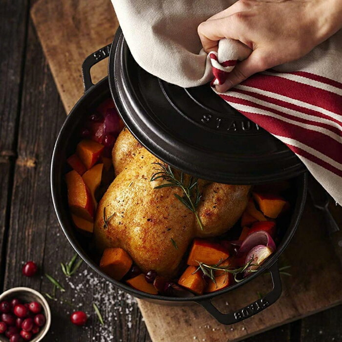 26cm ストウブ シャロー staub ラウンドココット シャロー ミトン付き ココットラウンド ラウンド ココット シャイニーブラック 両手鍋 鍋 IH対応 キッチン用品 ホーロー ギフト 黒 ブラック Staub Round Cocotte 煮る 焼く 蒸す オーブン プレゼント 浅型デザイン 手袋 3