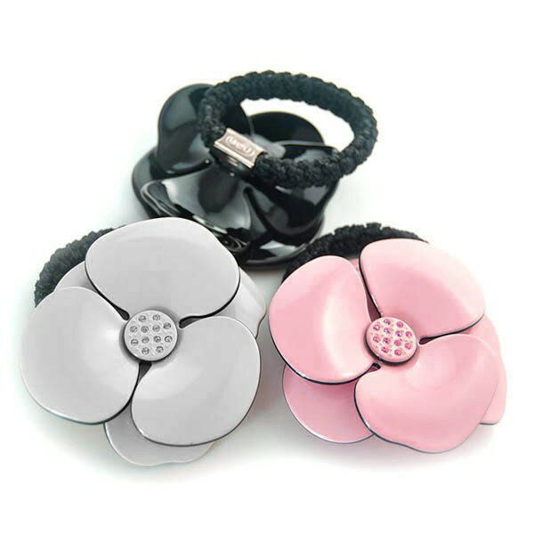 樂天商城 - カメリアのヘアゴム ミルキーカラー 花芯ラインストーン装飾 大ぶり フレンチシック フラワーゴム ヘアアクセサリー