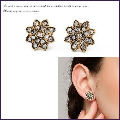 雪の結晶 スノーモチーフ クリスタル ラインストーン きらきら スタッドピアス レディースピアス
