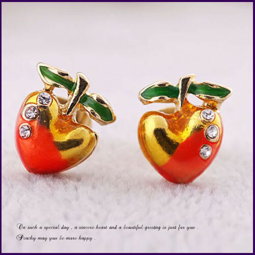樂天商城 - ハートモチーフ リンゴ アップルピアス ラインストーン入り スタッドピアス