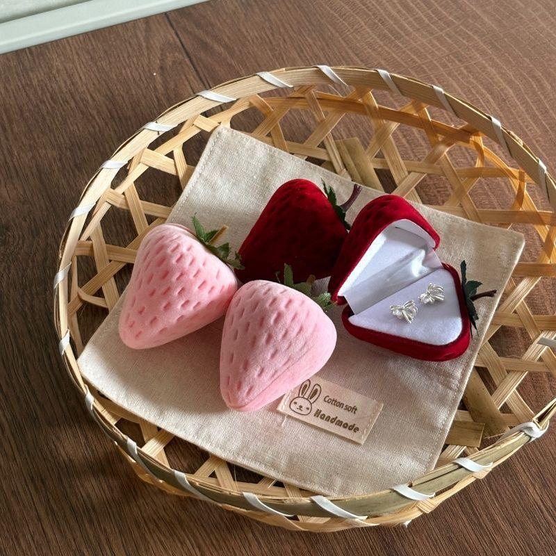 乐天商城 - いちごリングケース ジュエリーボックス 指輪ケース アクセサリー収納 可愛い 苺デザイン プロポーズ 面白い