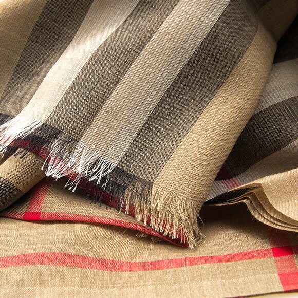 【最大1,300円クーポン】バーバリー BURBERRY シルク混ストール アーカイブベージュチェック GIANT CHECK GAUZE 80184681 S:108727 A7026 ARCHIVE BEIGE【英国】