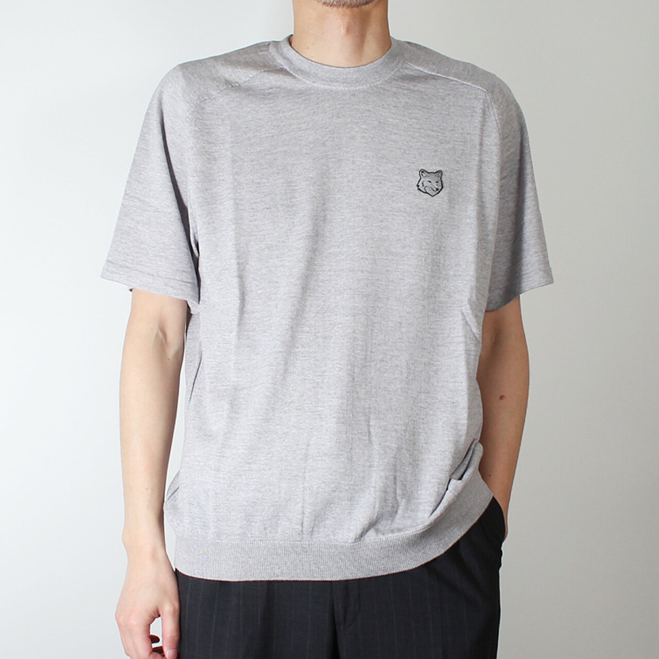 乐天商城 - メゾン キツネ MAISON KITSUNE 半袖ニット FOX HEAD PATCH SHORT SLEEVE JUMPER メンズ QM00804 KT1181【2026SS】