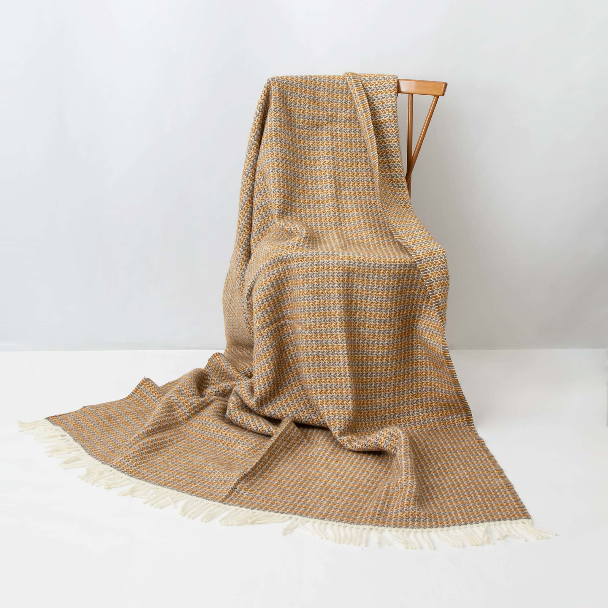 クリッパン KLIPPAN ウールブランケット/スローケット クリームカラメル×ブラウン ECO＆LAMB WOOL THROW CURVE 2184 01 CREME CARAMEL