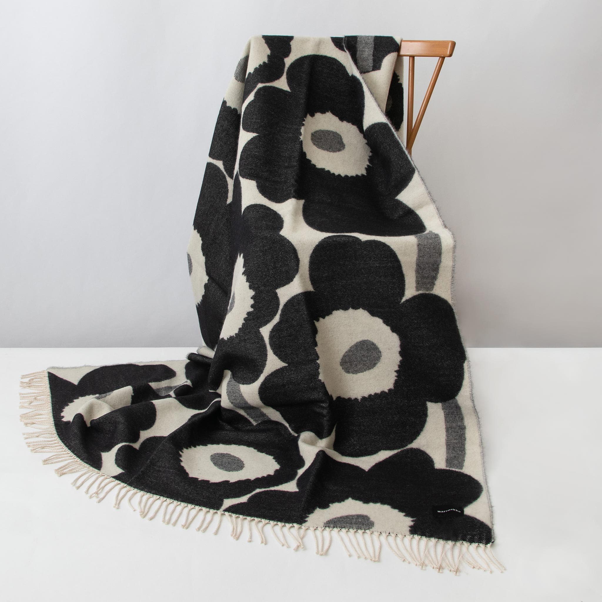 マリメッコ MARIMEKKO ブランケット ブラック×ホワイト UNIKKO BLANKET [ウニッコ] 068994 190 WHITE/BLACK【2023SS】のサムネイル