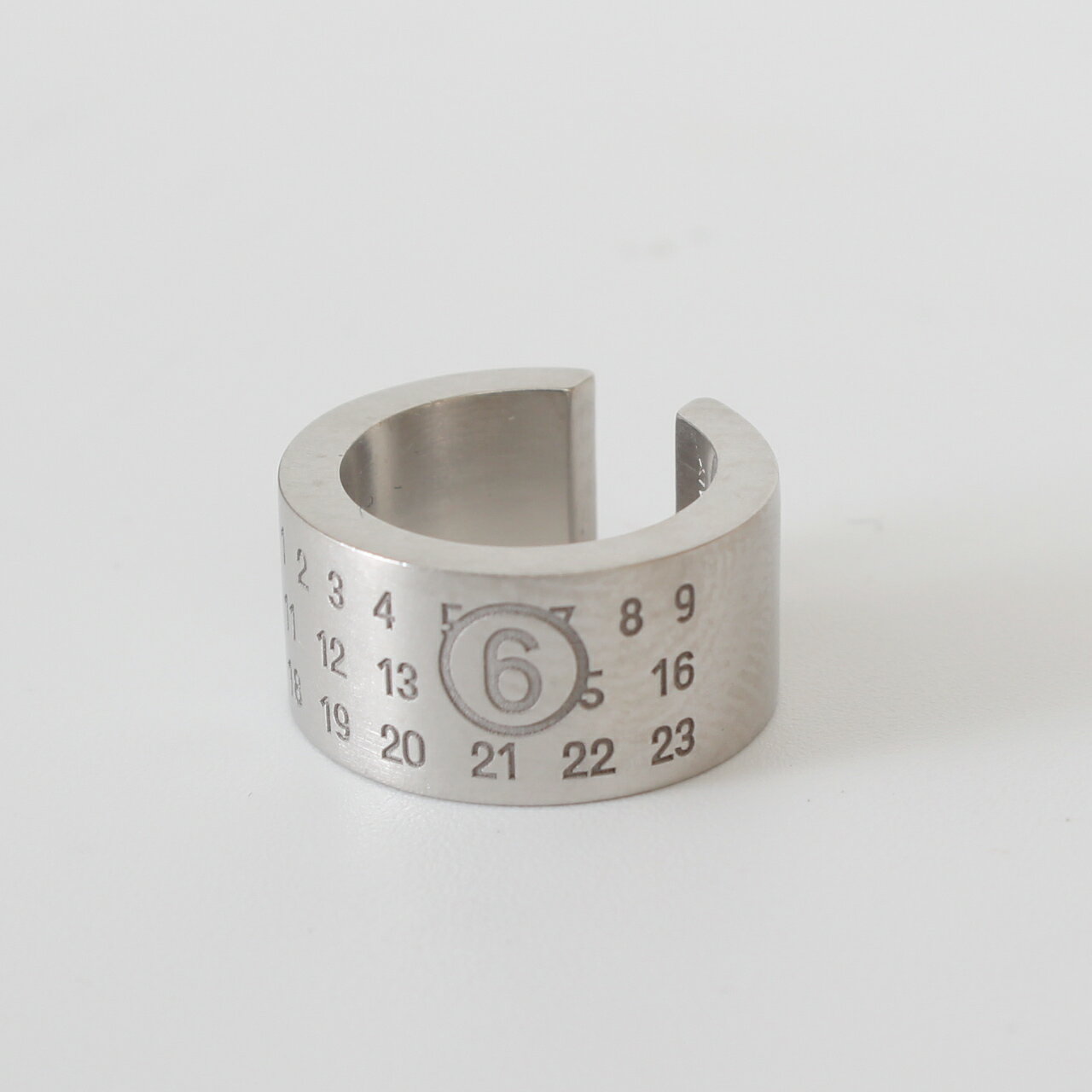 乐天商城 - エムエム6 メゾンマルジェラ MM6 MAISON MARGIELA イヤーカフ NUMERIC EAR CUFF [ニューメリック イヤーカフ] レディース SM6VG0113 P6469【2026SS】