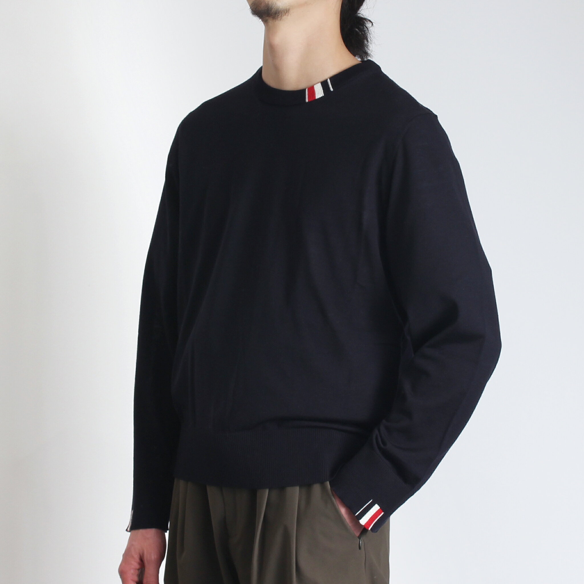 トムブラウン THOM BROWNE メンズ クルーネック長袖ニット JERSEY STITCH RELAXED FIT CREW NECK PULLOVER  MKA474A Y1014