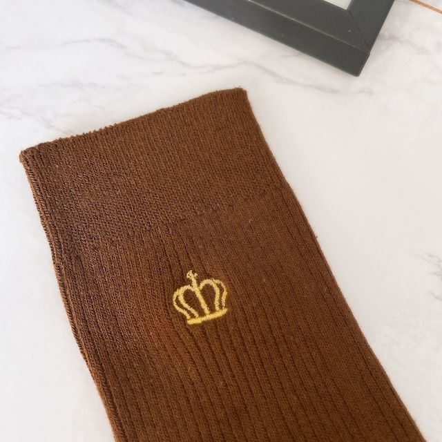 ゴルフウェア レディース クラウンワンポイントハイソックス C2241-03 韓国ゴルフウェア 安い プチプラ 黒 茶色 紺 グレー リブ ソックス 靴下 シンプル ゴルフ女子 可愛い 韓国ブランド 帽子 小物 プティオール