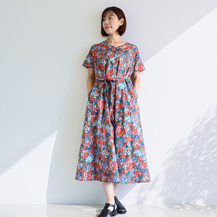Rakuten - リバティ ワンピース　 Aライン ＜オスタリー＞　朱色系地色　 夏ワンピ　ゆったり涼しい　楽ワンピ　着やせ　リゾート　リバティプリント使用