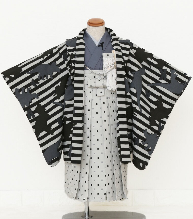 ★人気キーワード 七五三　753　5歳　五歳　男の子　キッズ　レンタル　貸衣装　晴れの日　羽織　袴　一生に一度の　送料無料 商品について 商品番号53-0002B 素材ポリエステル サイズ羽織裄丈44cm　羽織袖46.5cm　羽織身丈54.5cm着物裄丈41cm　着物袖丈45cm　着物身丈50.5cm袴紐下49cm 対象年齢3歳 レンタル内容着物、羽織、長襦袢(半襟縫い付け済)、袴、角帯、扇子、羽織紐、腰紐2本、懐剣、草履、サスペンダー 商品状態レンタル 注意書きモニターの発色の具合によって実際のものと色が異なる場合がございます。半襟/草履バッグ/その他小物は変更になる場合があります。あらかじめご了承ください。　＝＝＝　重　要　＝＝＝ご購入前に必ずレンタルご予約状況をご確認ください 現在のご予約済み日は商品画像の下に記載しております。 ↓　↓　レンタルご予約状況まで　↓　↓↓　↓　スクロールしてください　↓　↓ 予約済みの日程とご希望の使用日が重複している場合は、ご注文をお受けできません。 レンタルご予約状況 ※レンタル前に必ずご確認下さい！ 〇レンタル可能です 上記の期間以外はレンタル可能です。 また、「〇」となっている場合もレンタル可能です。 仕様上、ご予約の反映には最大24時間かかる場合がございます。 定休日前日の予約状況の反映は翌営業日中となります。 返品・交換について 商品の返品・交換は次の場合のみとさせていただいております。1. 商品が不良の場合2. 配達途中の事故などで破損・損傷が生じた場合3. ご注文いただいたものと異なる商品が届けられた場合上記のような状況が発生した場合、至急ご連絡いただきますようお願いいたします。「サイズが合わない」「イメージと違う」「注文を間違えた」等のお客様都合での返品や交換はお受けいたしかねます。 商品について 商品番号53-0002B 素材ポリエステル サイズ羽織裄丈44cm　羽織袖丈46.5cm　羽織身丈54.5cm着物裄丈41cm　着物袖丈45cm　着物身丈50.5cm袴紐下49cm 対象年齢3歳 レンタル内容着物、羽織、長襦袢(半襟縫い付け済)、袴、角帯、扇子、羽織紐、腰紐2本、懐剣、草履、サスペンダー 商品状態レンタル 注意書きモニターの発色の具合によって実際のものと色が異なる場合がございます。半襟/草履バッグ/その他小物は変更になる場合があります。あらかじめご了承ください。