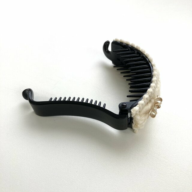 【white knit charm】ヘアアクセサリー ヘアクリップ バナナクリップ リボン　クリスマス　プレゼント 花 バレッタ バナナクリップアーチ型 大きめ 小さめ しっかり シンプル 黒 可愛い おしゃれ バナナクリップアーチ型 パーティー 左利き