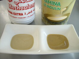 レバノン産タヒーナ(左)、チュニジア産タヒーナ(右)