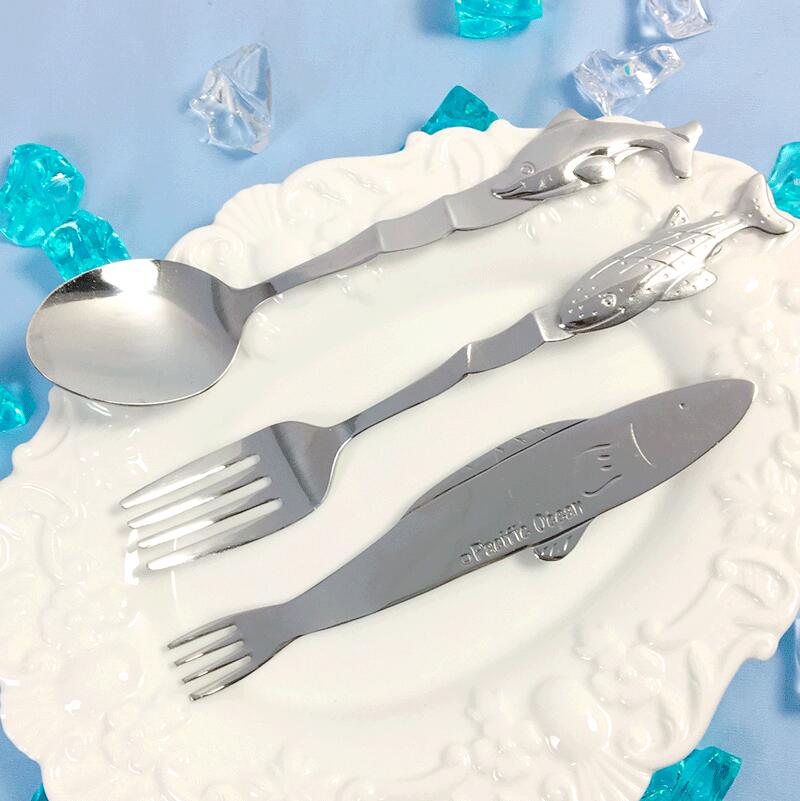 【 日本製 】 マリン カトラリー ( M ) スプーン / フォーク 【 燕三条 】 金属 ステンレス 銀色 シルバー ジンベエ イルカ おしゃれ シンプル 子供 魚 さかな 水族館 海 生き物 【 智光 】のサムネイル