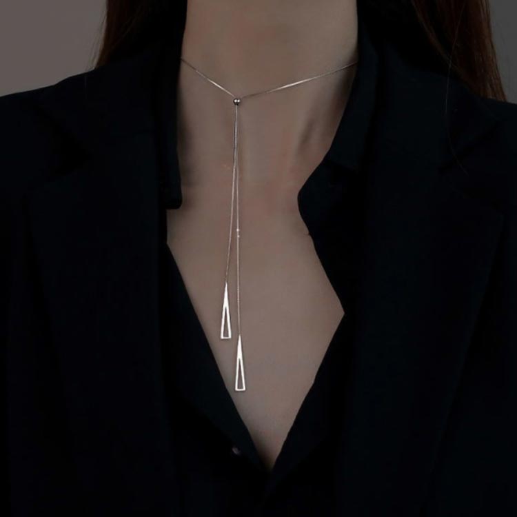 Pamilyのアシンメトリー ネックレス ロングネックレス シルバーチェーン アクセサリー Y字 ねじり 上品 チェーン 長さ調節可能 大人 シンプル エレガント レディース 華奢 きれいめ｜アングル2