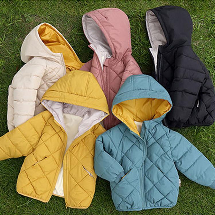 ■ 品名：キッズ中綿コート■ 表地：ポリエステル ■ 裏地：ボア■ 充填物：ポリエステル96%■ カラー：全5色■ サイズ：100-140■ フード：取り外し不可検索ワード：ダウンコート キッズ ダウン 子供 ダウンコート キッズ　ダウンコート ファー　ダウンジャケット カジュアル 無地　男の子　女の子 ショート　秋冬　アウター 上品　中綿　90cm10cm110cm 120cm 130cm 140cm 150cm 子供コート中綿コート ジャケット キッズコート　キッズ服 女の子服 アウター 中綿 ロングコート 冬着 ダウンコート　ベビー服 子供服 ダウンコート 赤ちゃん コート 中綿ジャケット 防寒 保温 アウターウエア