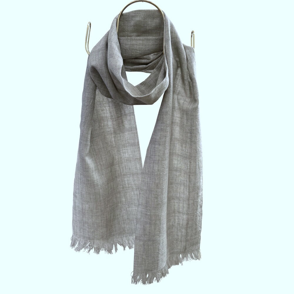 アーシング・ピュアストールCottonアーシングを進化させる「地球の風」が満を持して放つ画期的なアーシングスタイル！このストールは生地に編み込まれた特殊な導電糸によって、首に巻くだけで静電気を除去するという新しいスタイルです。(4.0)