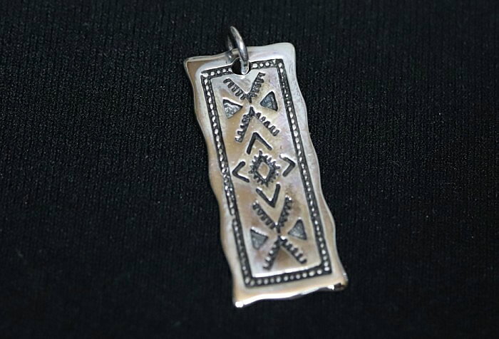 CHA011　シルバー925製 インディアン 　ネイティブ柄　パネル　チャーム 1個売り 全長30mm