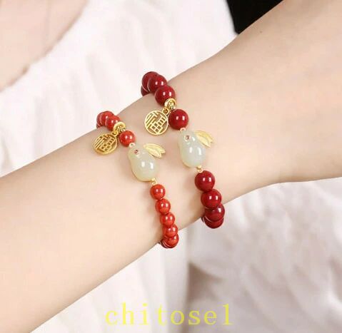 天然辰砂の玉兎ブレスレット Rabbit bracelet の縁起物 辰砂開運ブレスレット 開運のうさぎ ギフト 贈り物 プレゼント お祝い 記念 誕生日 幸運 かわいい ウサギ グッズ 女性用 ラッキー チャーム パーティー 休日 普段着