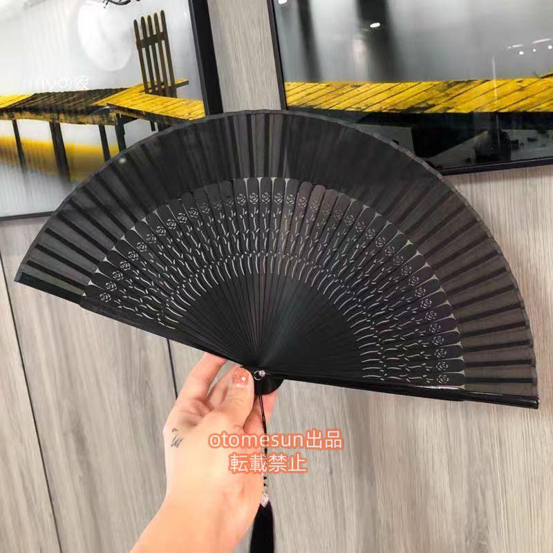 期間限定5%クーポン 扇子 レディース 絹 シルク 黒 無地 竹扇子 彫 黒骨 女性 高級 ギフト otomesun 扇子袋付 箱付き 贈り物 中国製
