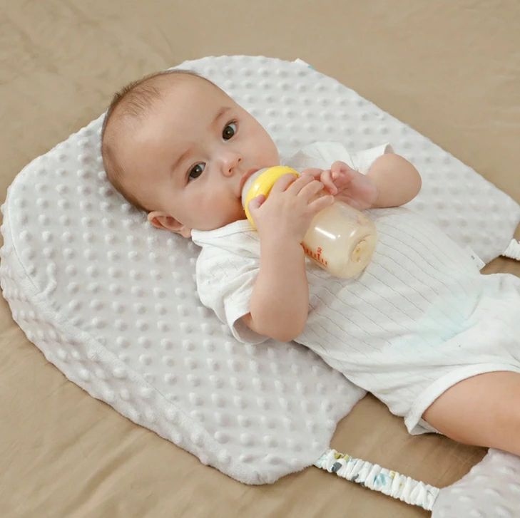 期間限定5%クーポン 傾斜15° 赤ちゃん ミルク吐き戻し防止枕 授乳クッション ベビ...